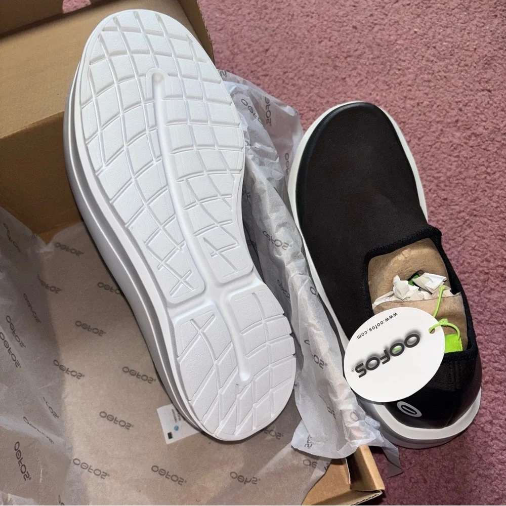 OOFOS Women's OOmеga eeZee Slip-On Shoe Box - Black White - Picture 5 of 7